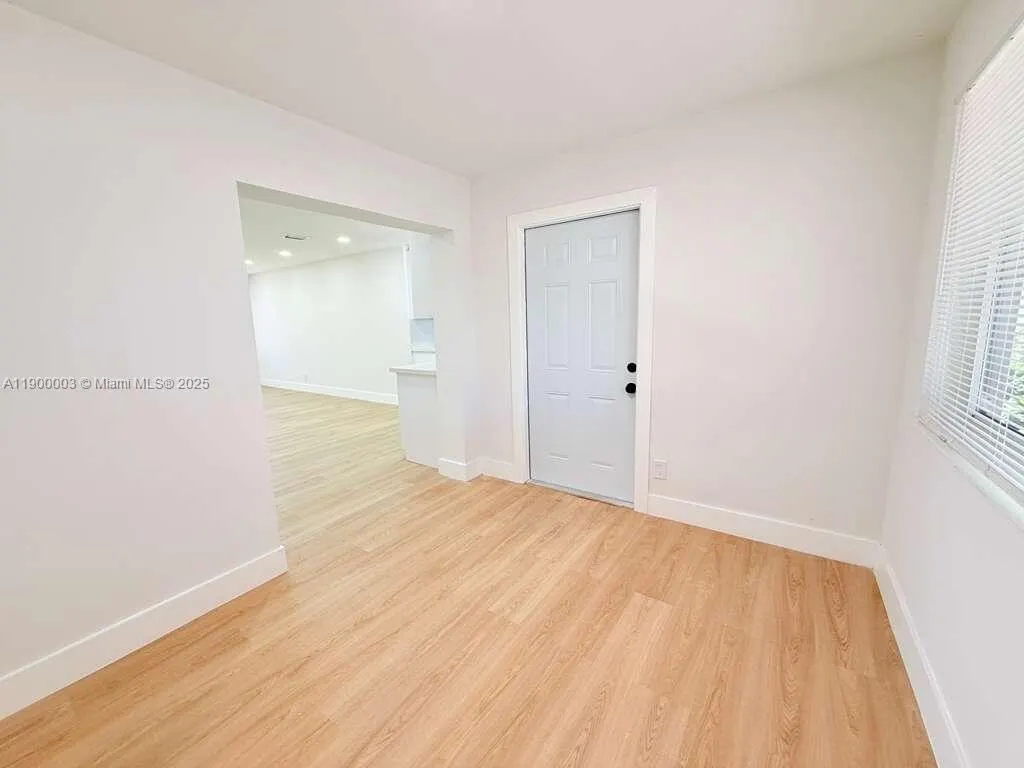 3241 NW 16th St