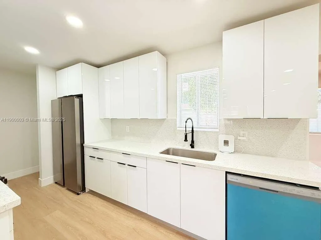 3241 NW 16th St