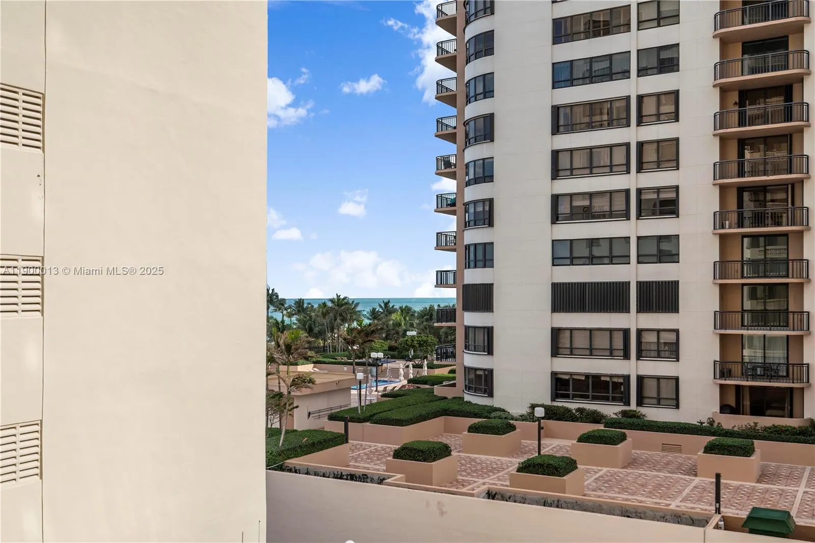 10185 Collins Ave, #515
