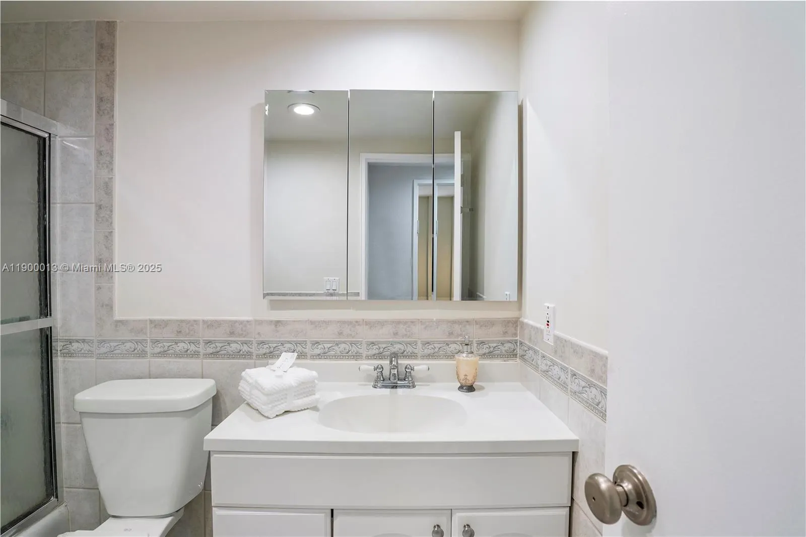 10185 Collins Ave, #515