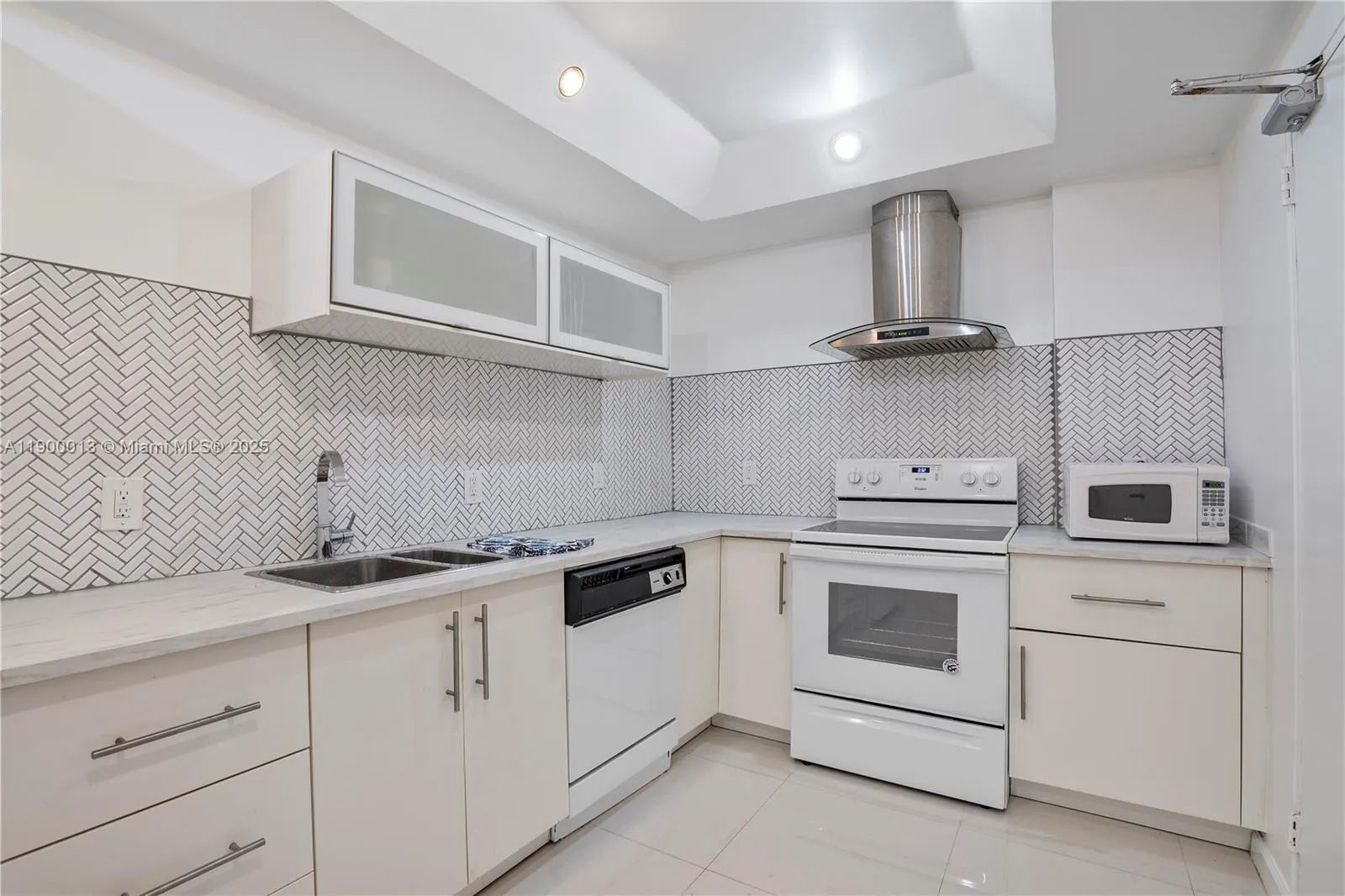 10185 Collins Ave, #515