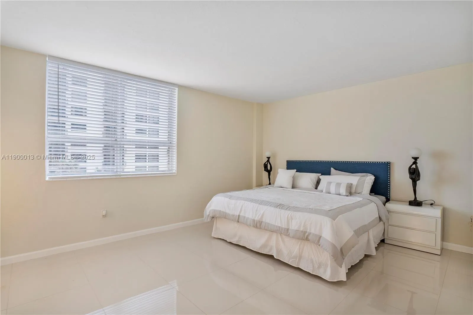 10185 Collins Ave, #515