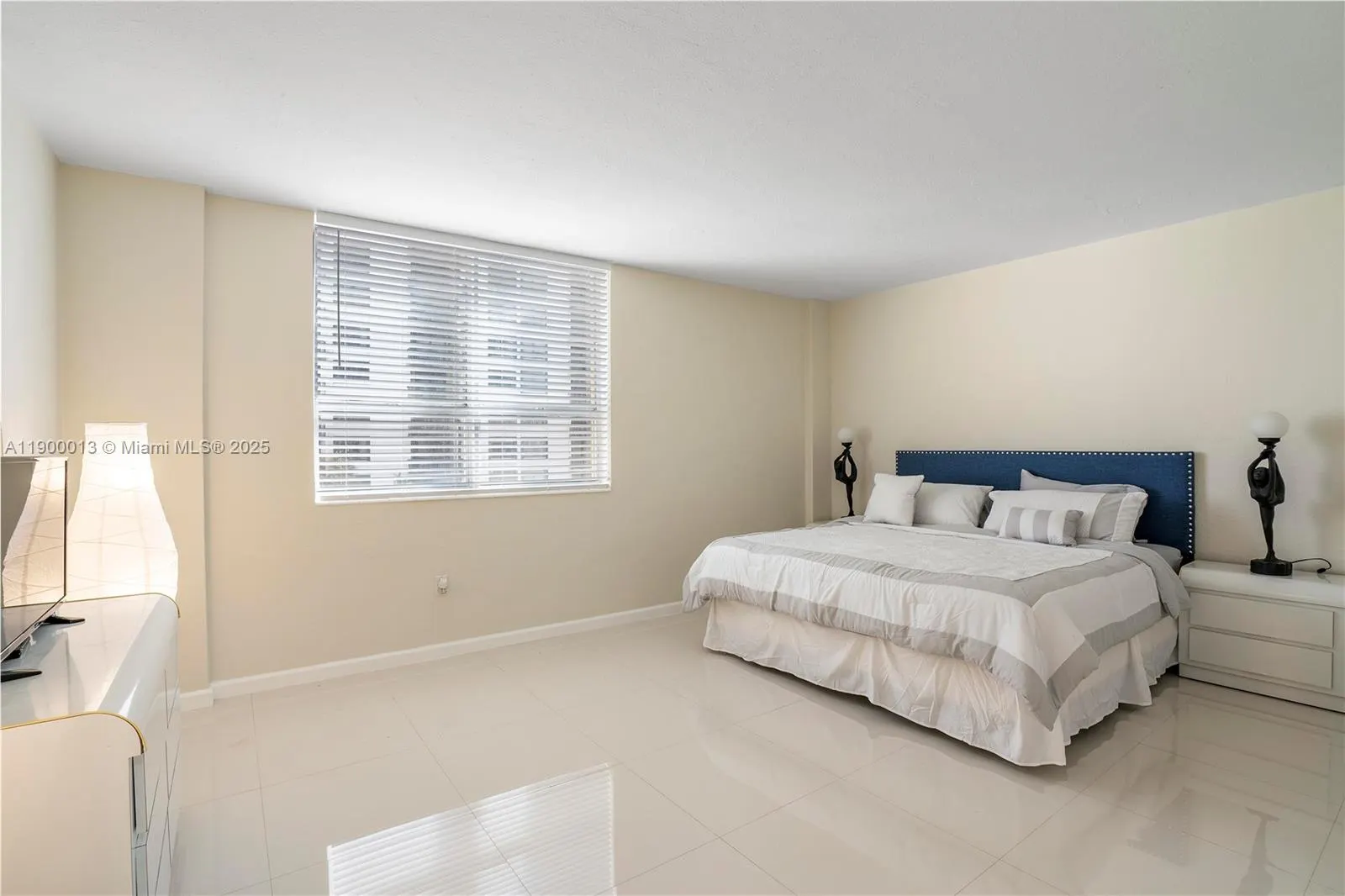 10185 Collins Ave, #515