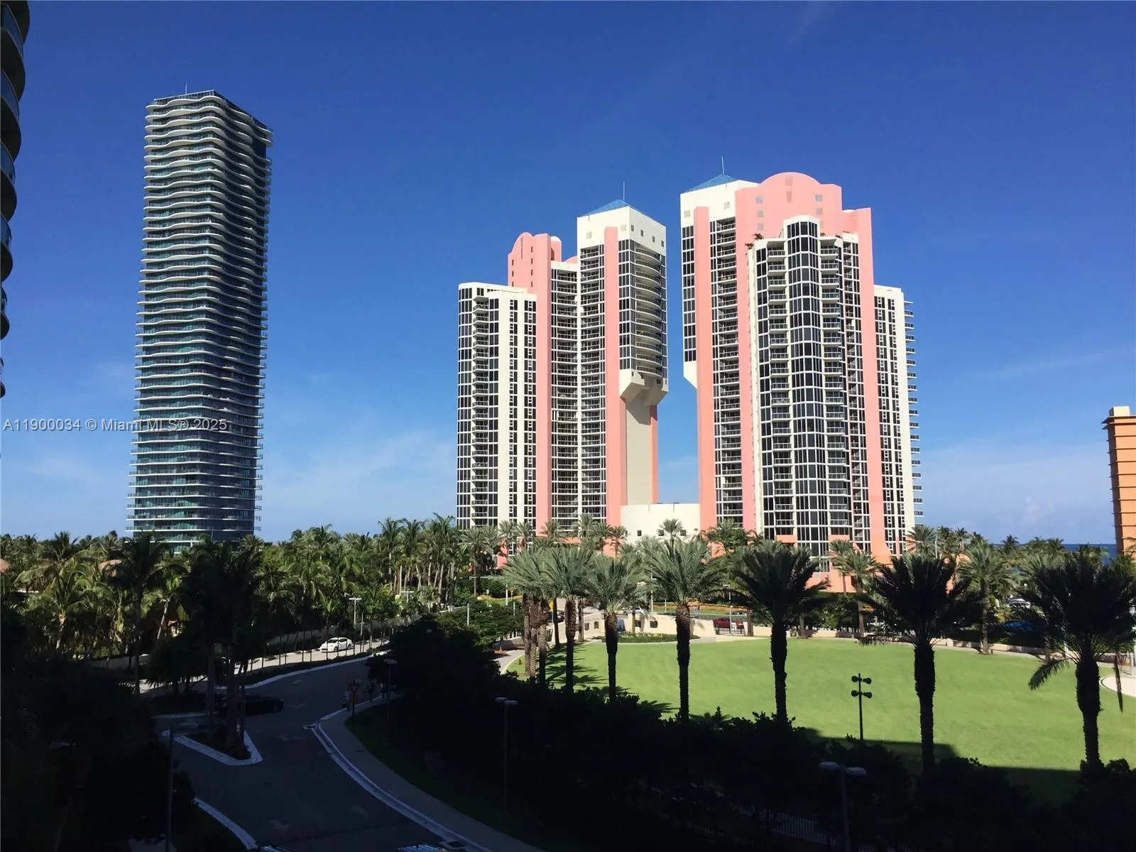 19370 Collins Ave, #415
