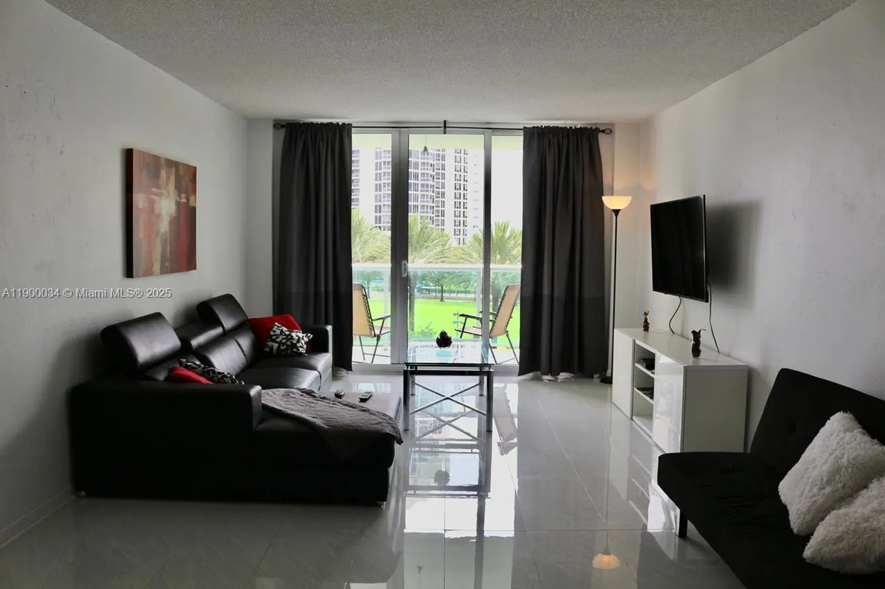 19370 Collins Ave, #415