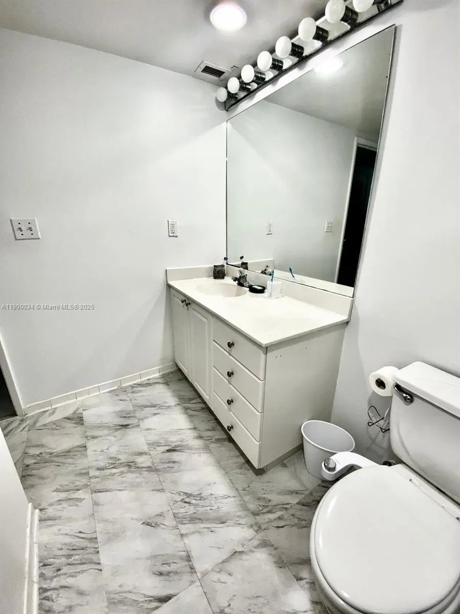 19370 Collins Ave, #415