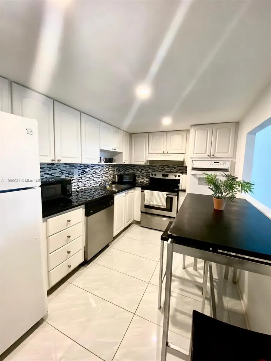 19370 Collins Ave, #415