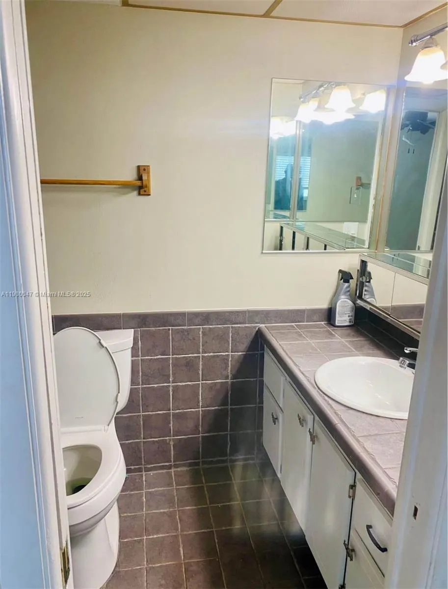 320 NE 12th Ave, #307
