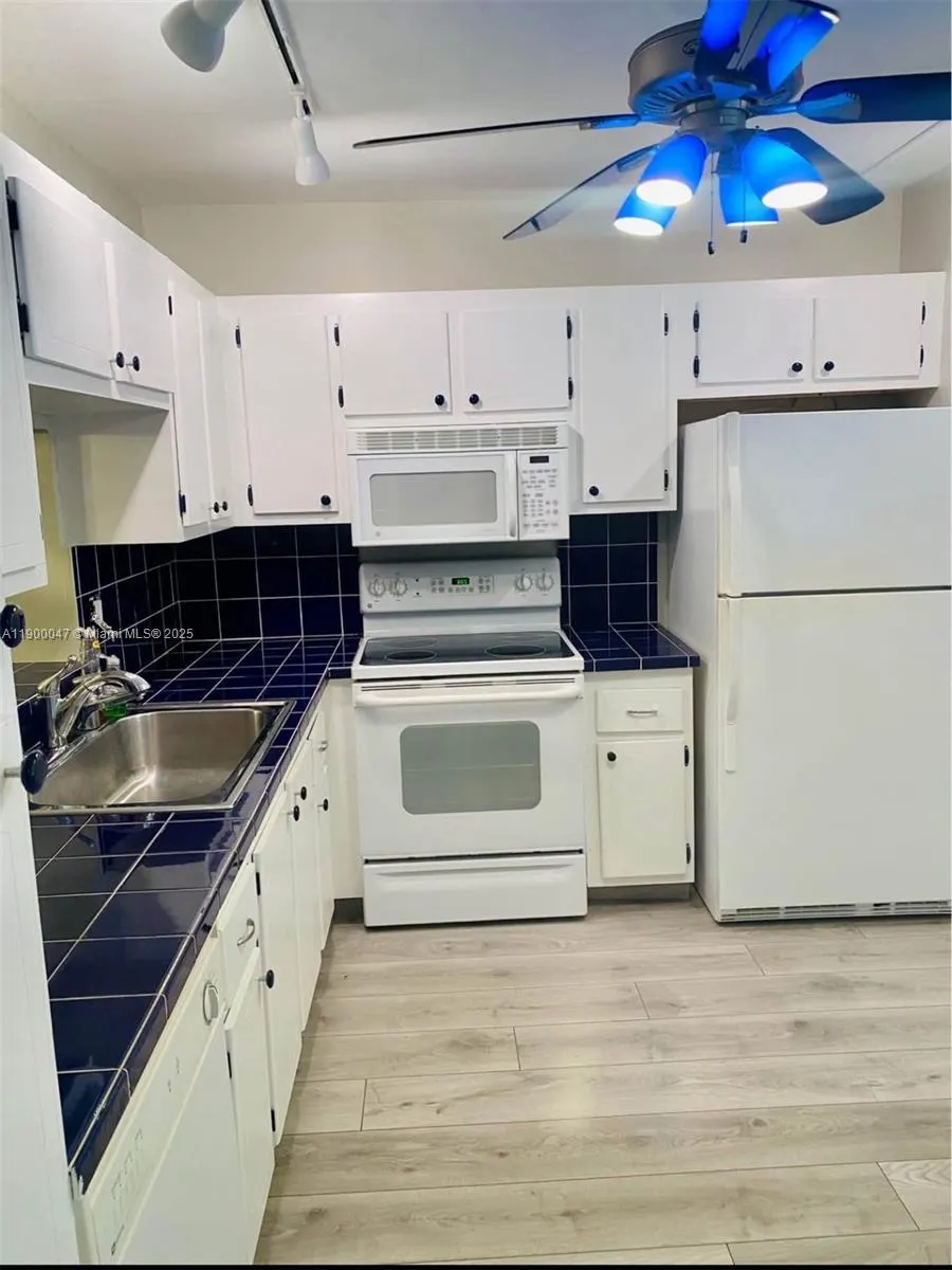 320 NE 12th Ave, #307