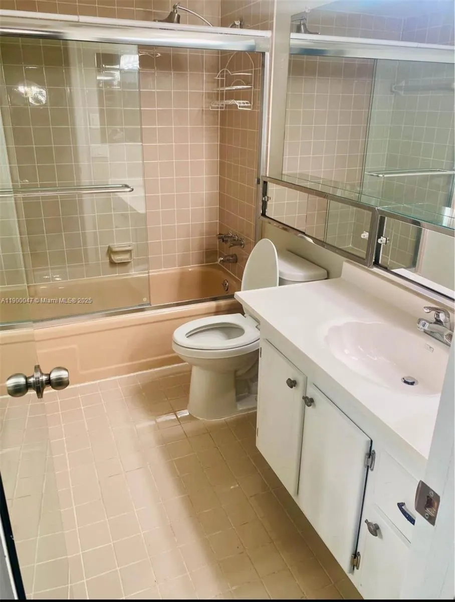 320 NE 12th Ave, #307