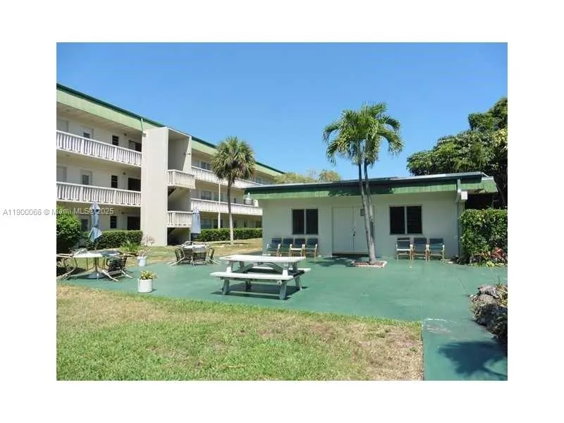1420 Atlantic Shores Blvd, #324