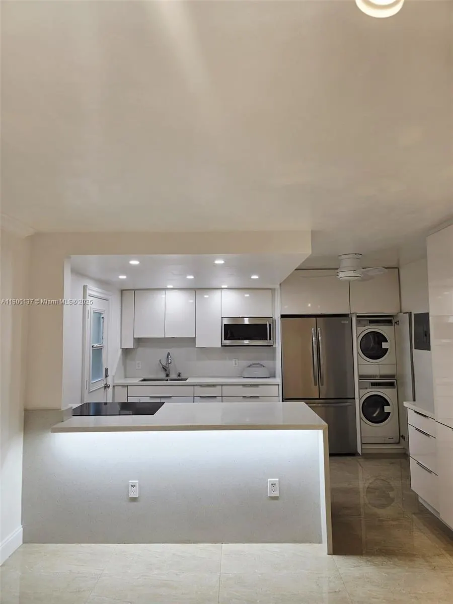 3240 Mary St, #S203