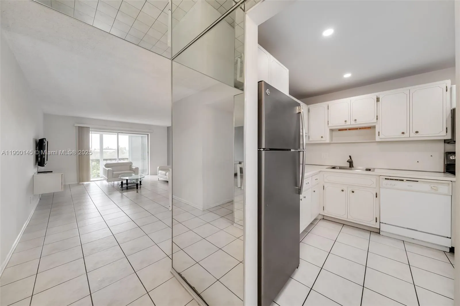 950 Hillcrest Dr, #401
