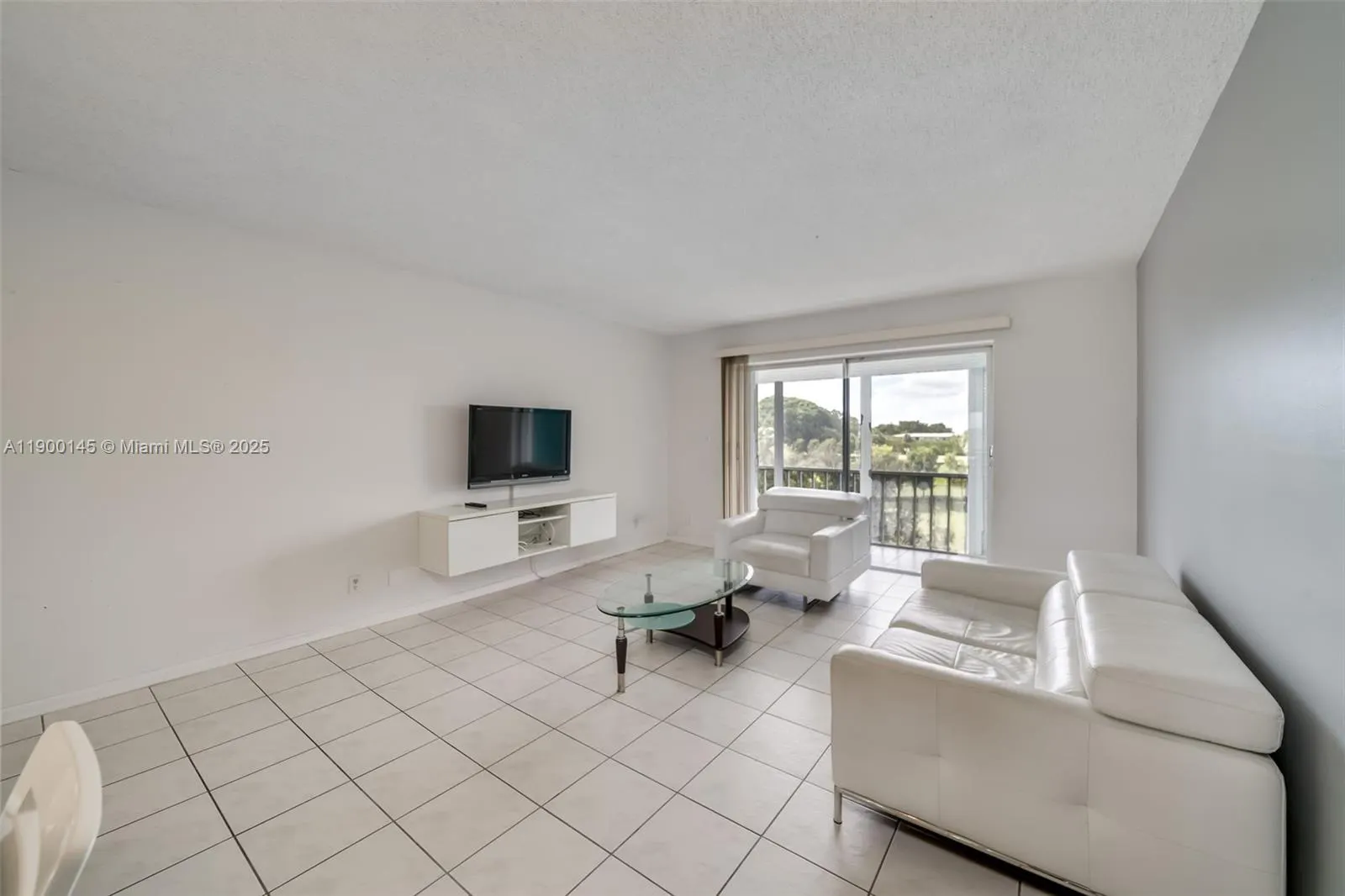 950 Hillcrest Dr, #401