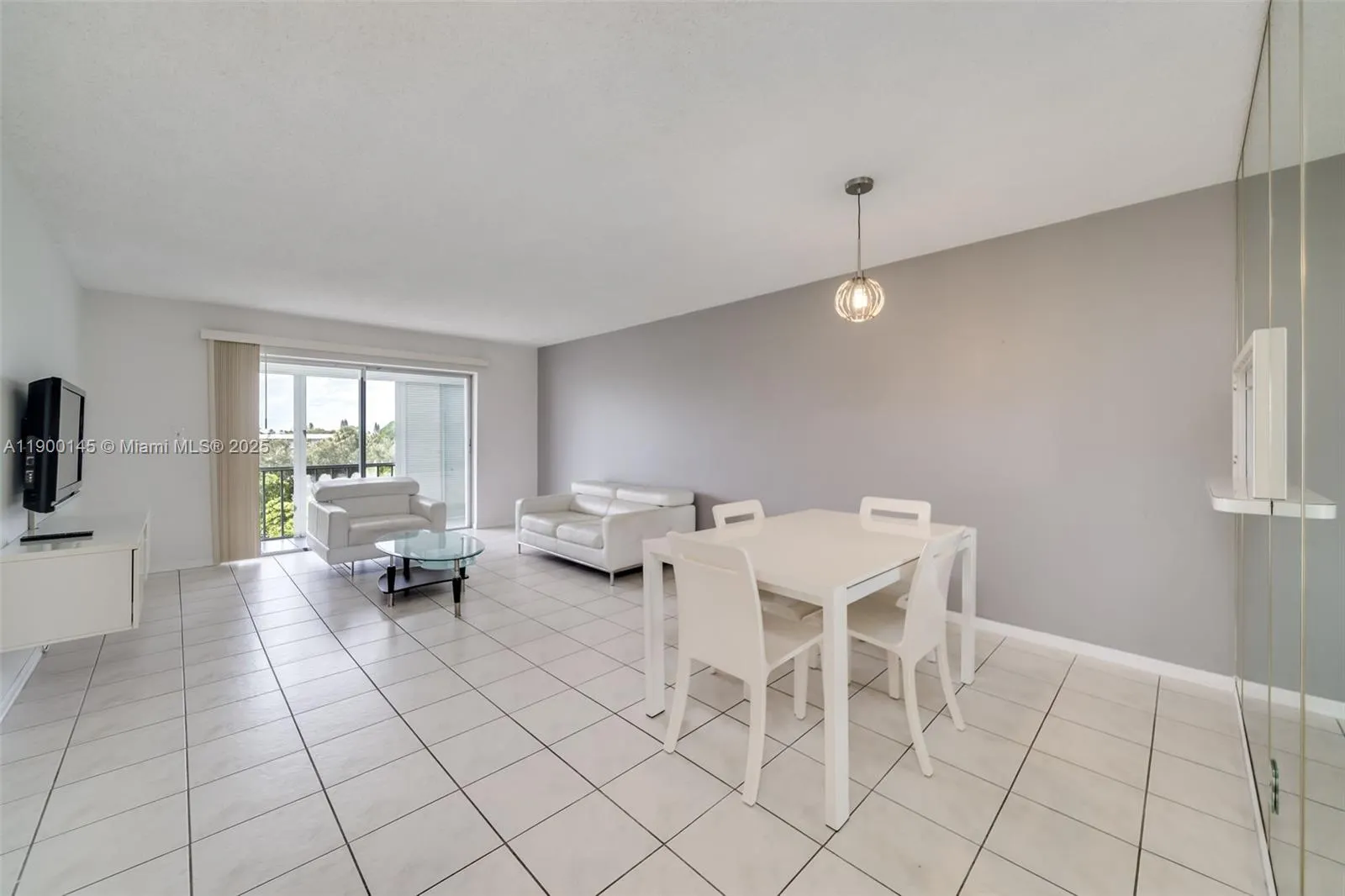 950 Hillcrest Dr, #401