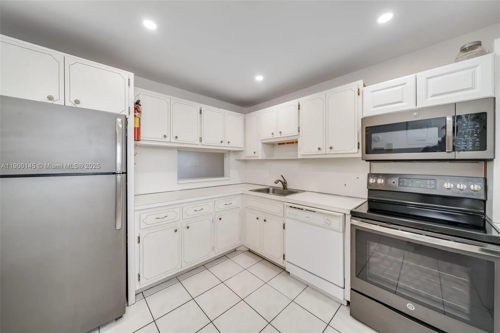 950 Hillcrest Dr, #401
