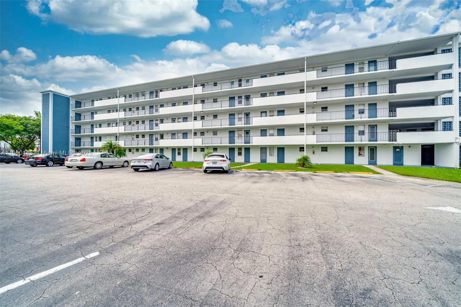 950 Hillcrest Dr, #401