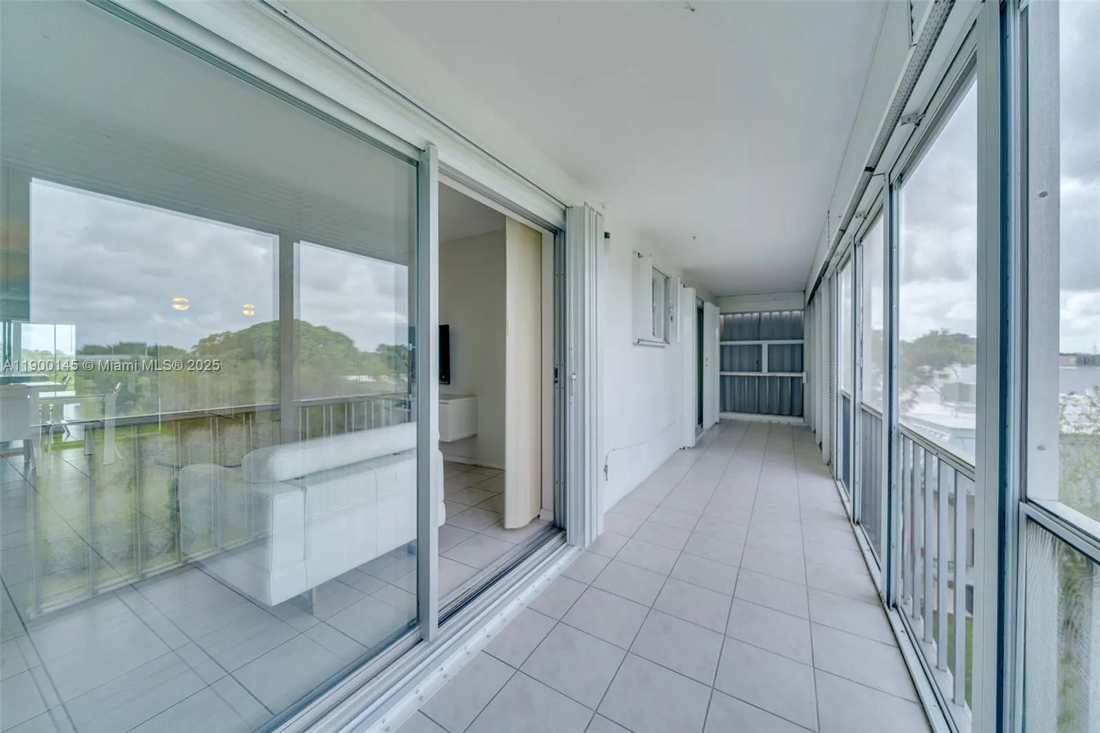 950 Hillcrest Dr, #401