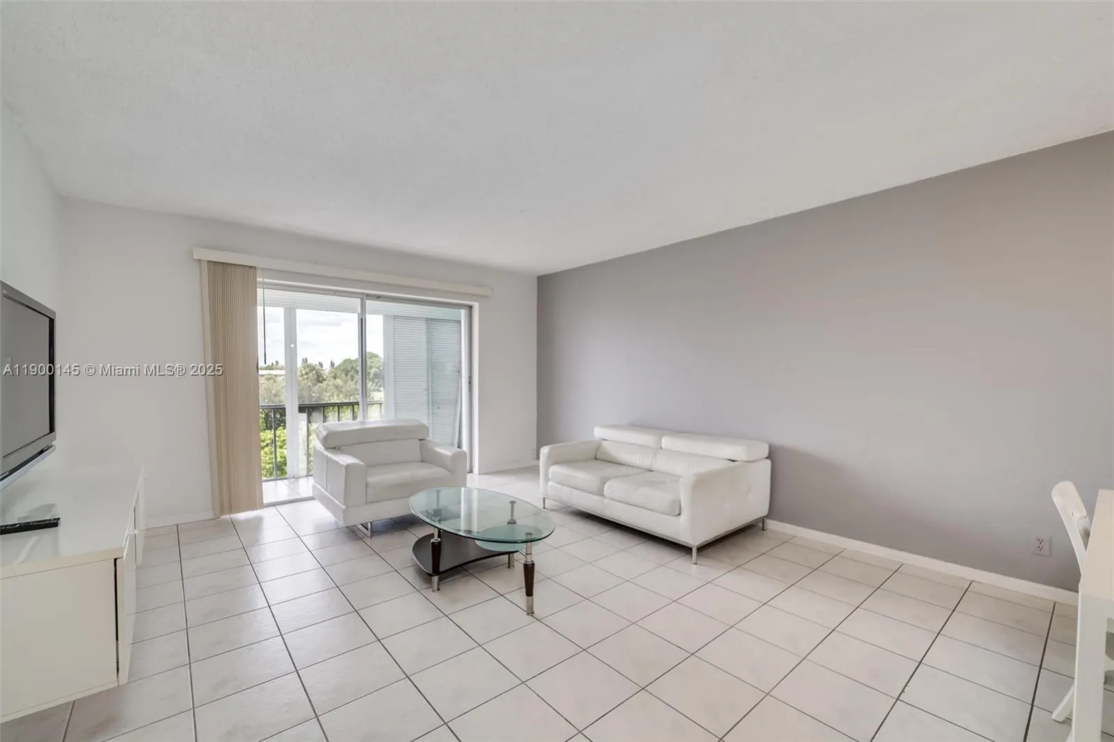 950 Hillcrest Dr, #401
