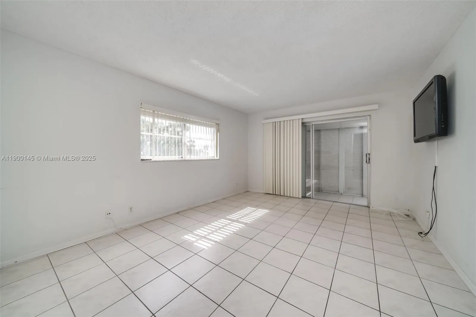 950 Hillcrest Dr, #401