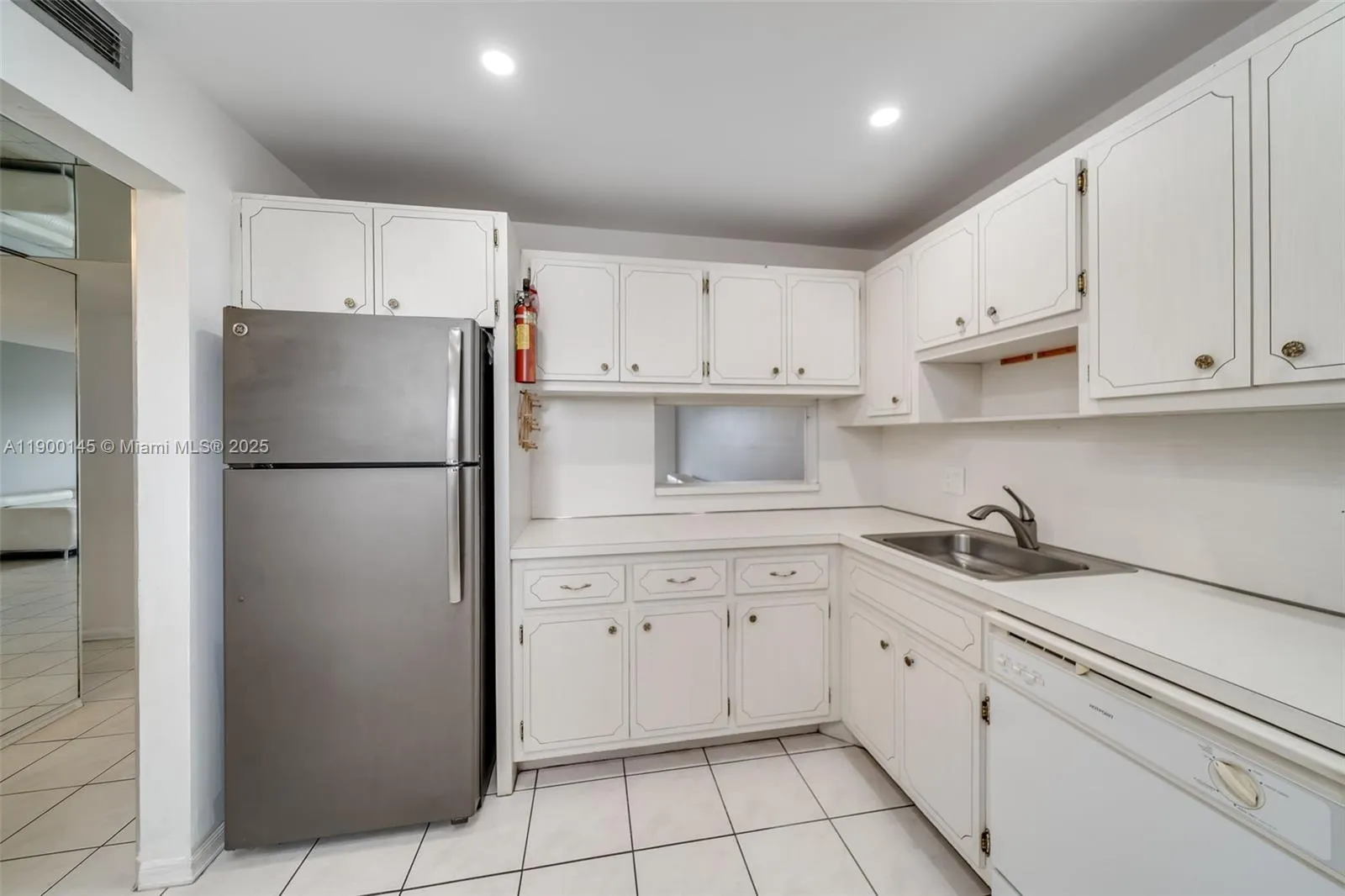 950 Hillcrest Dr, #401