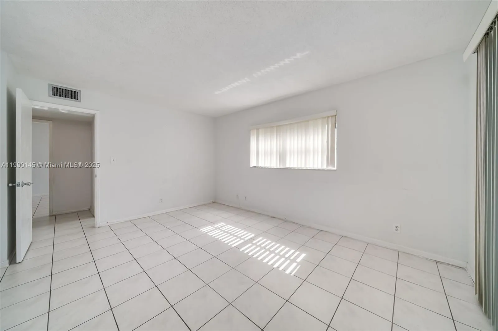 950 Hillcrest Dr, #401