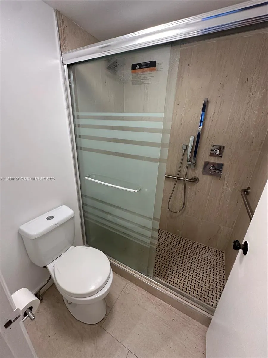 6039 Collins Ave, #1212