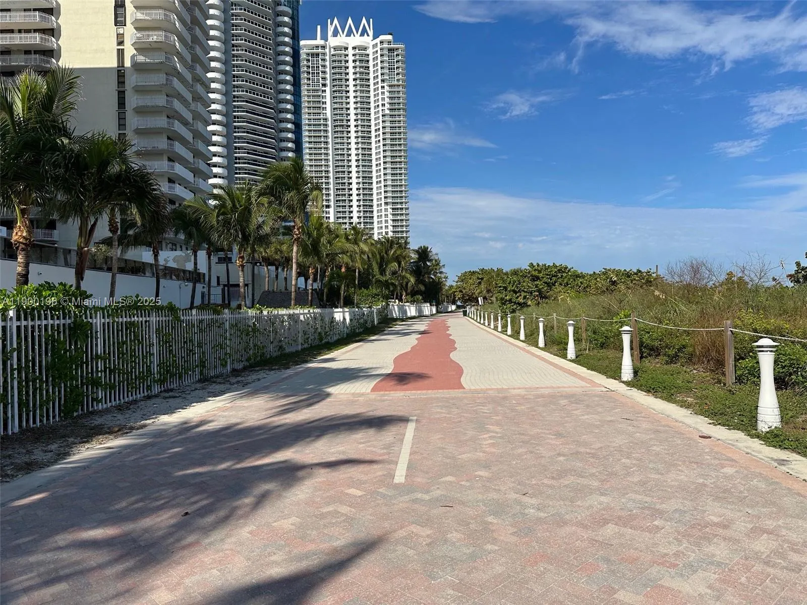 6039 Collins Ave, #1212