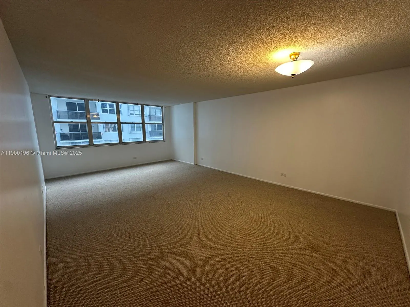 6039 Collins Ave, #1212