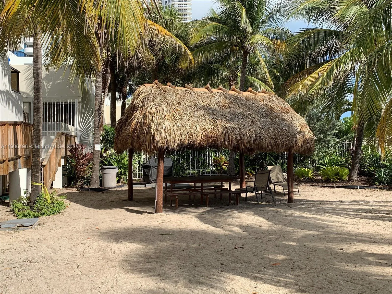 6039 Collins Ave, #1212