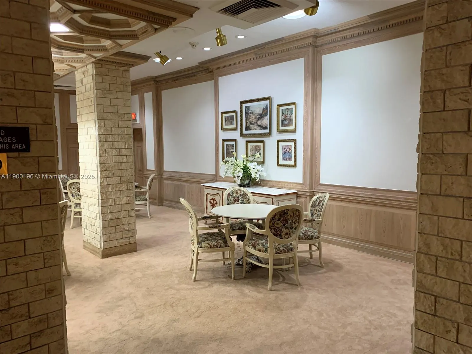 6039 Collins Ave, #1212