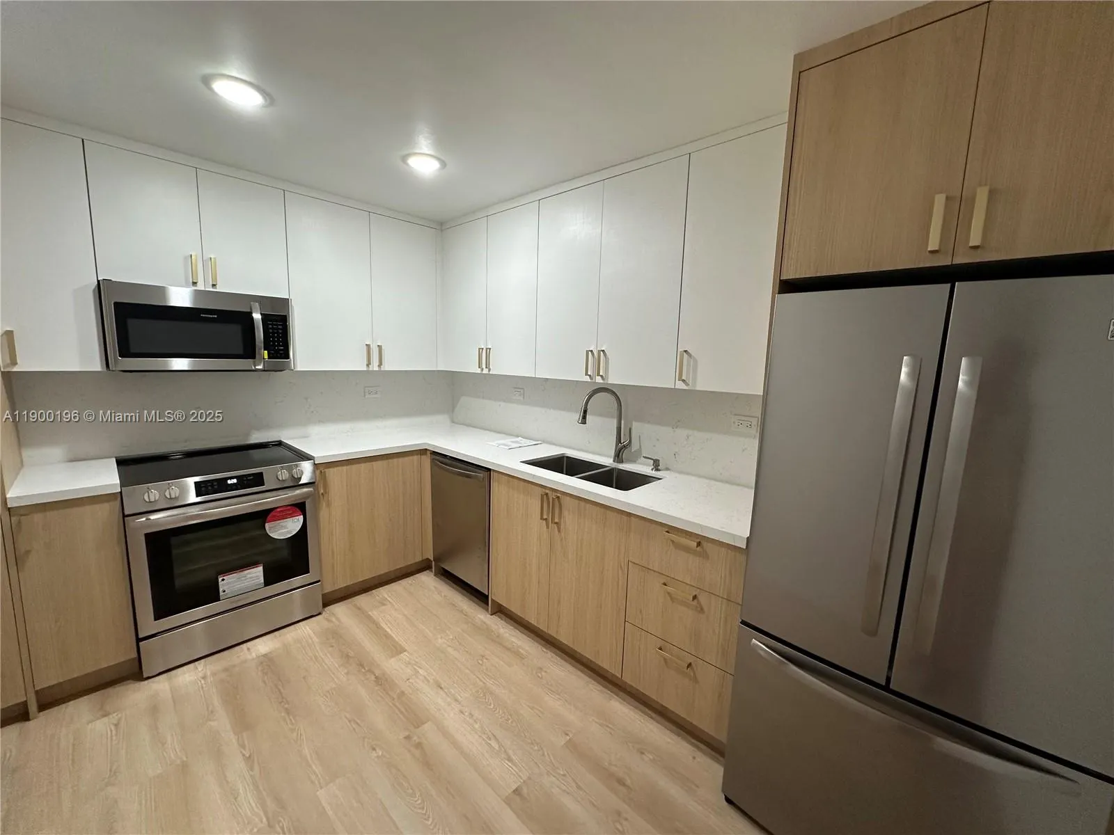 6039 Collins Ave, #1212