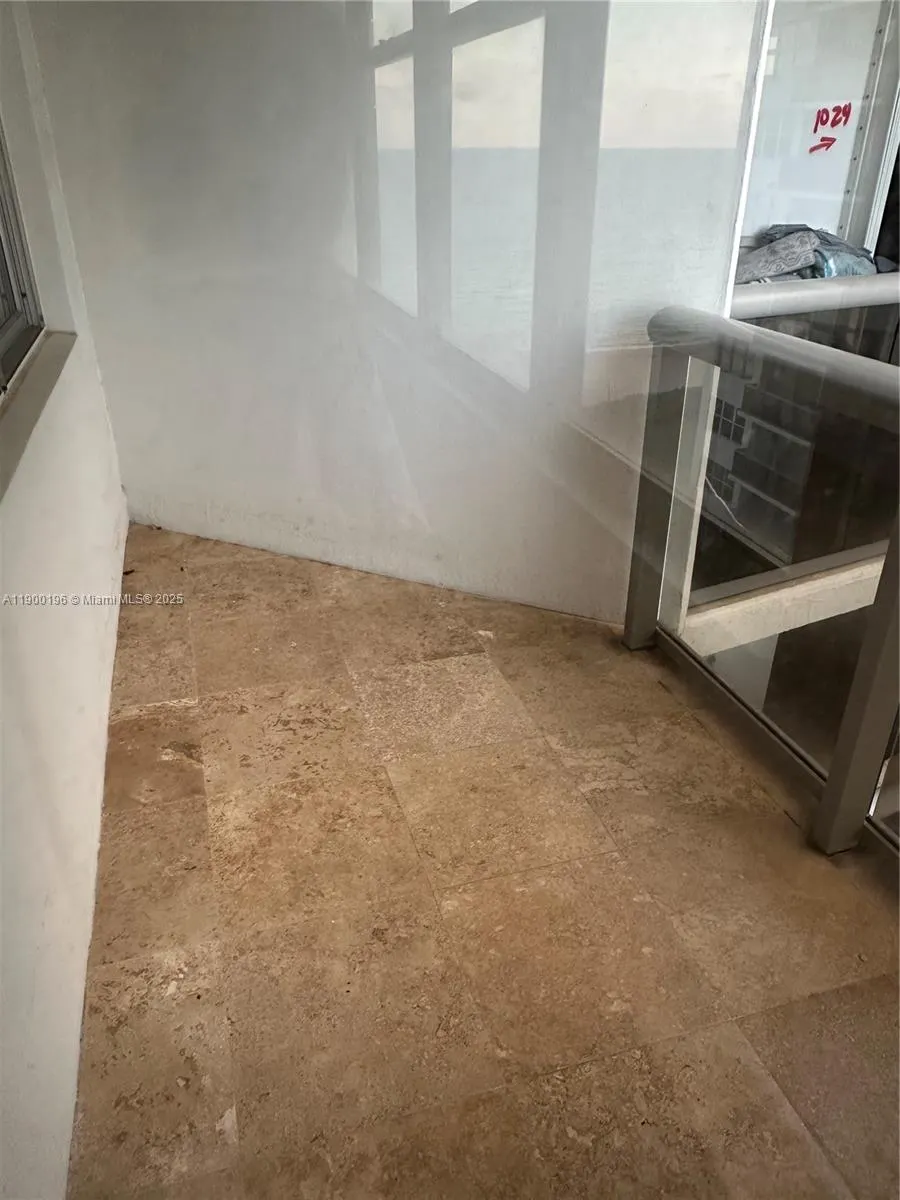 6039 Collins Ave, #1212