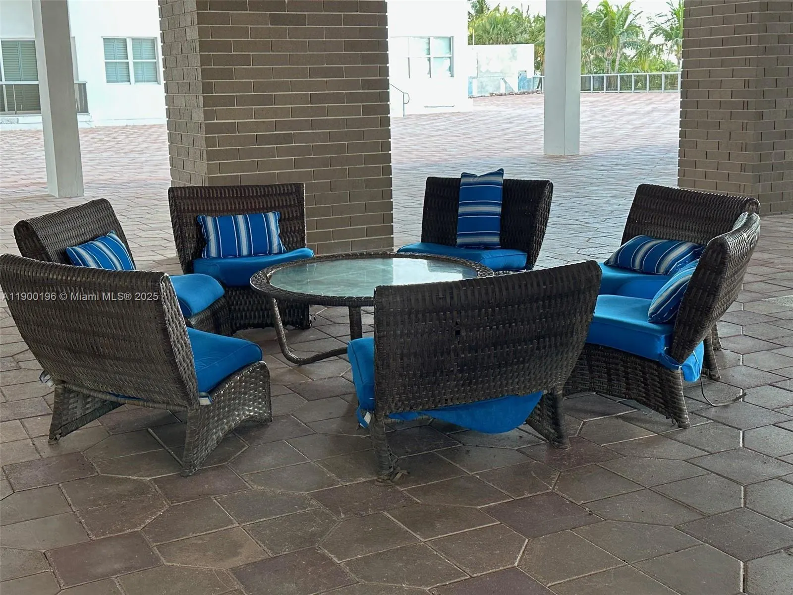6039 Collins Ave, #1212