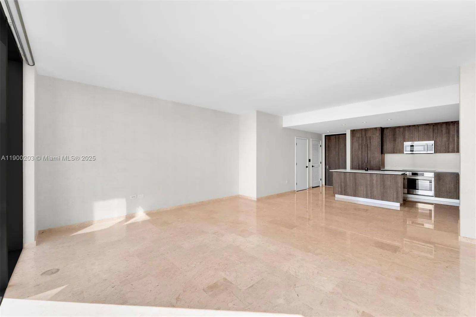 88 SW 7th St, #3907