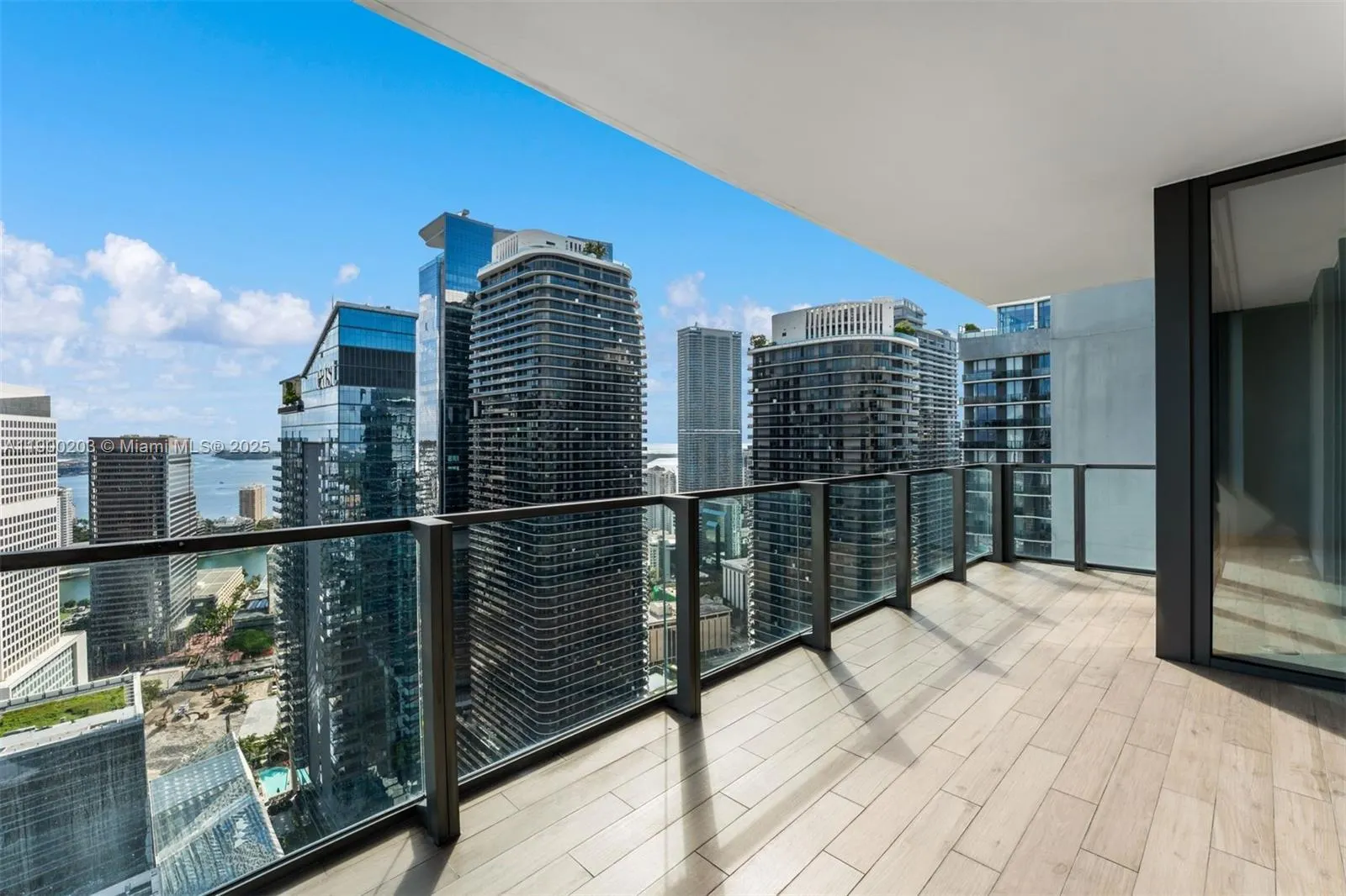 88 SW 7th St, #3907