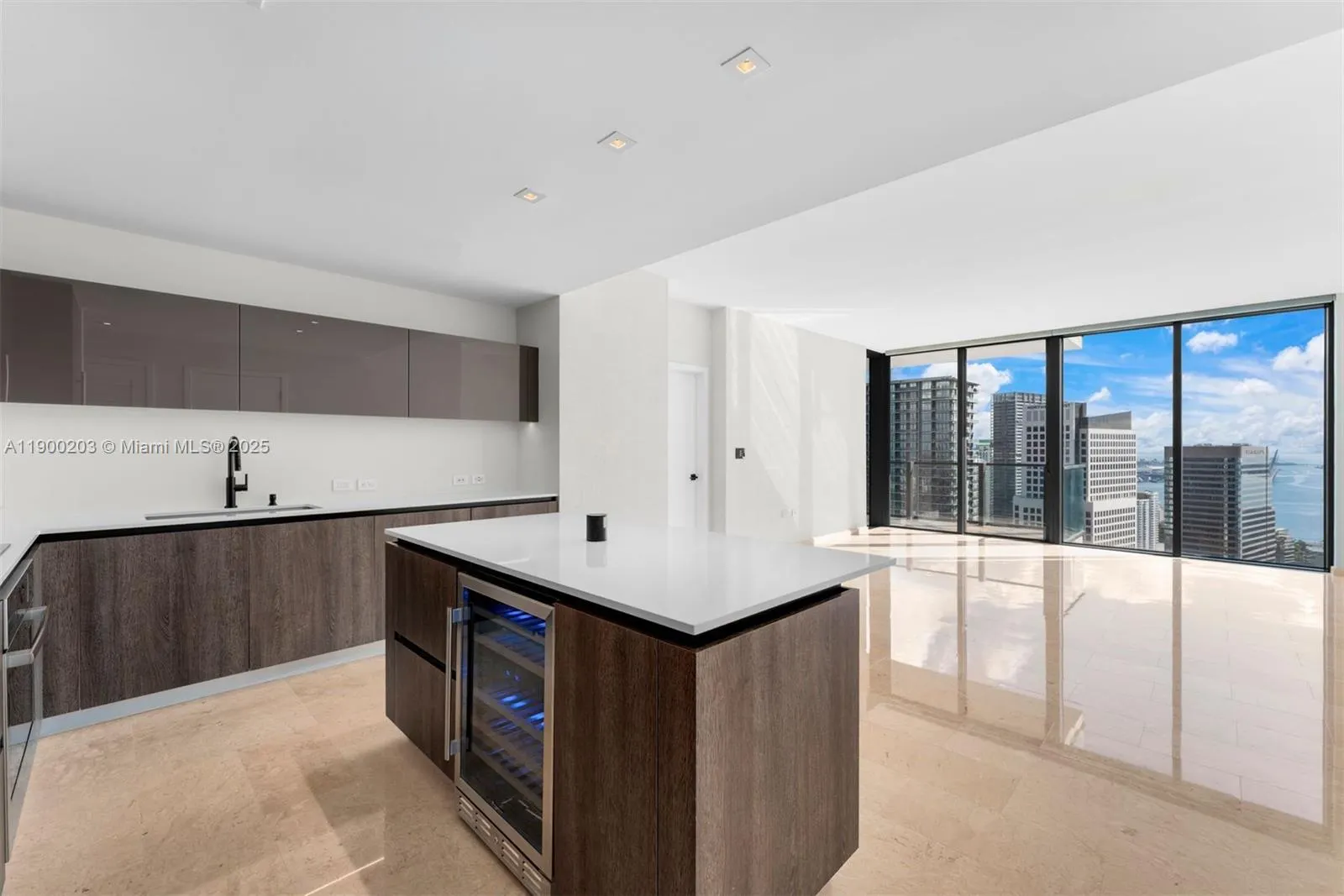 88 SW 7th St, #3907