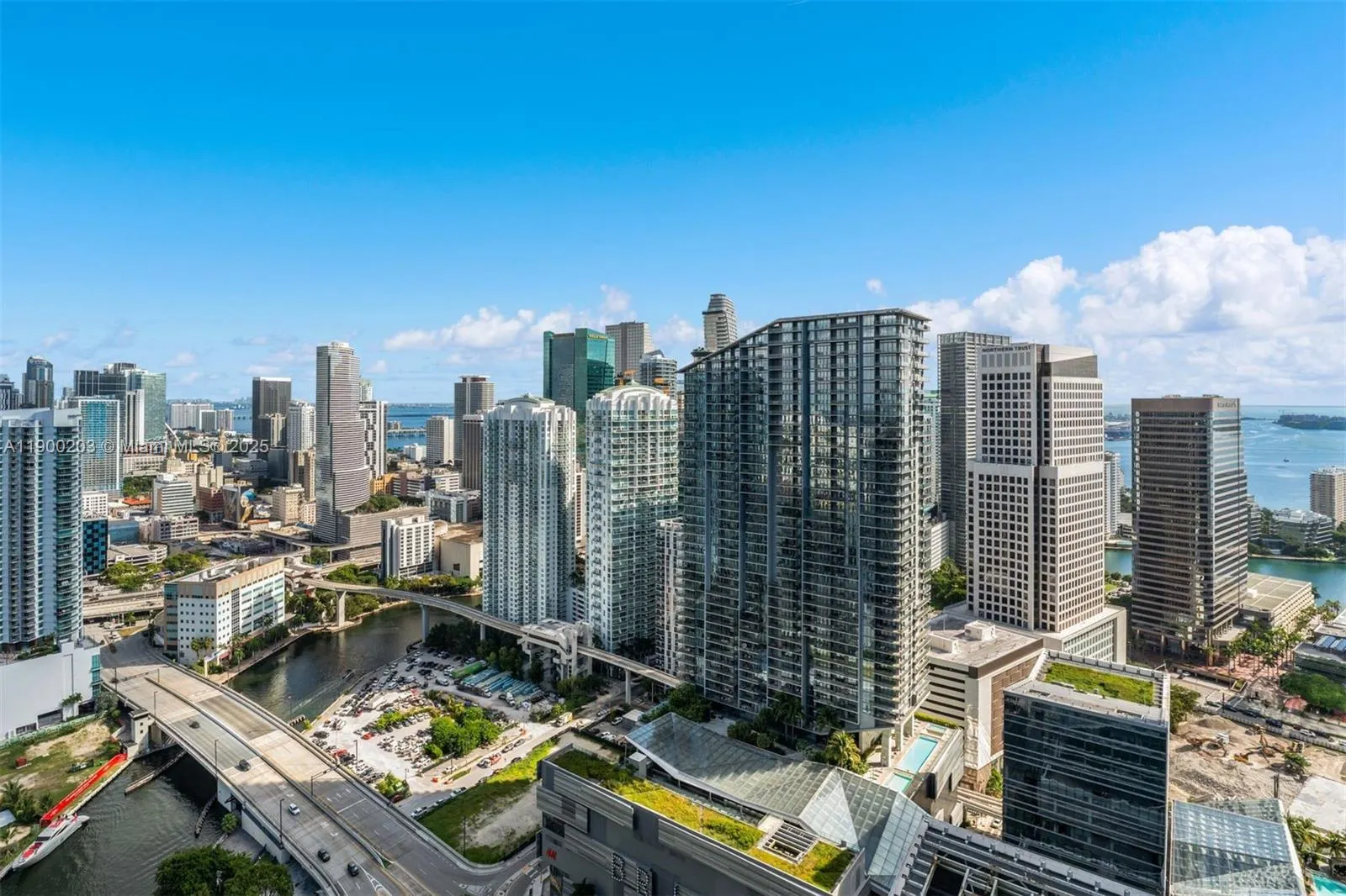 88 SW 7th St, #3907