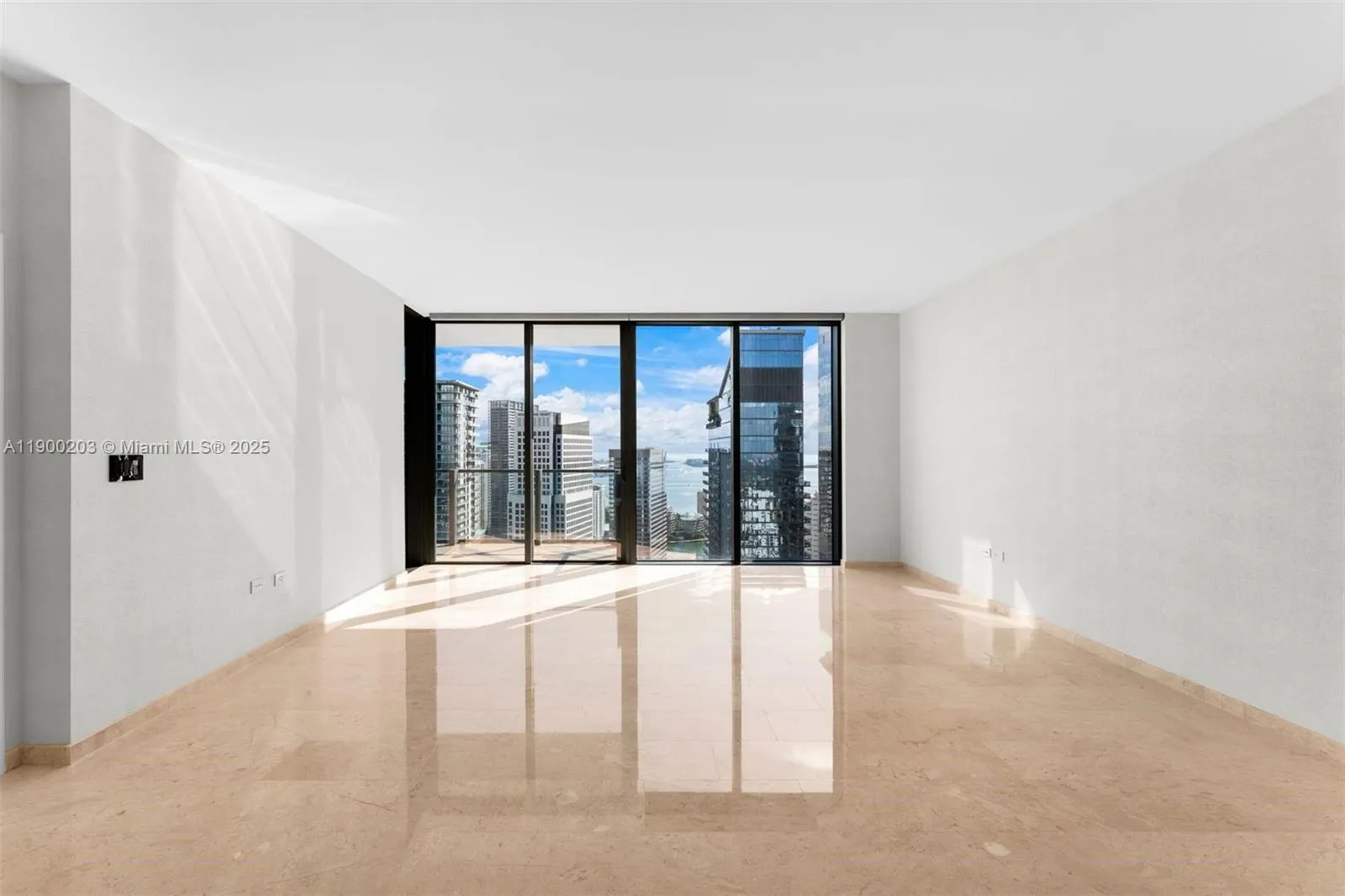 88 SW 7th St, #3907