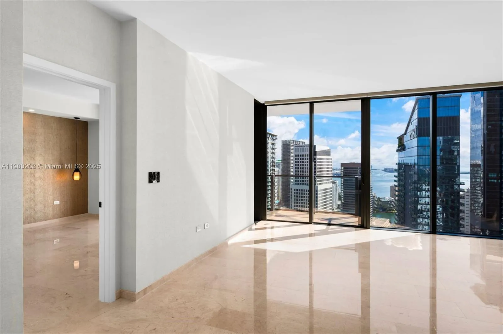 88 SW 7th St, #3907