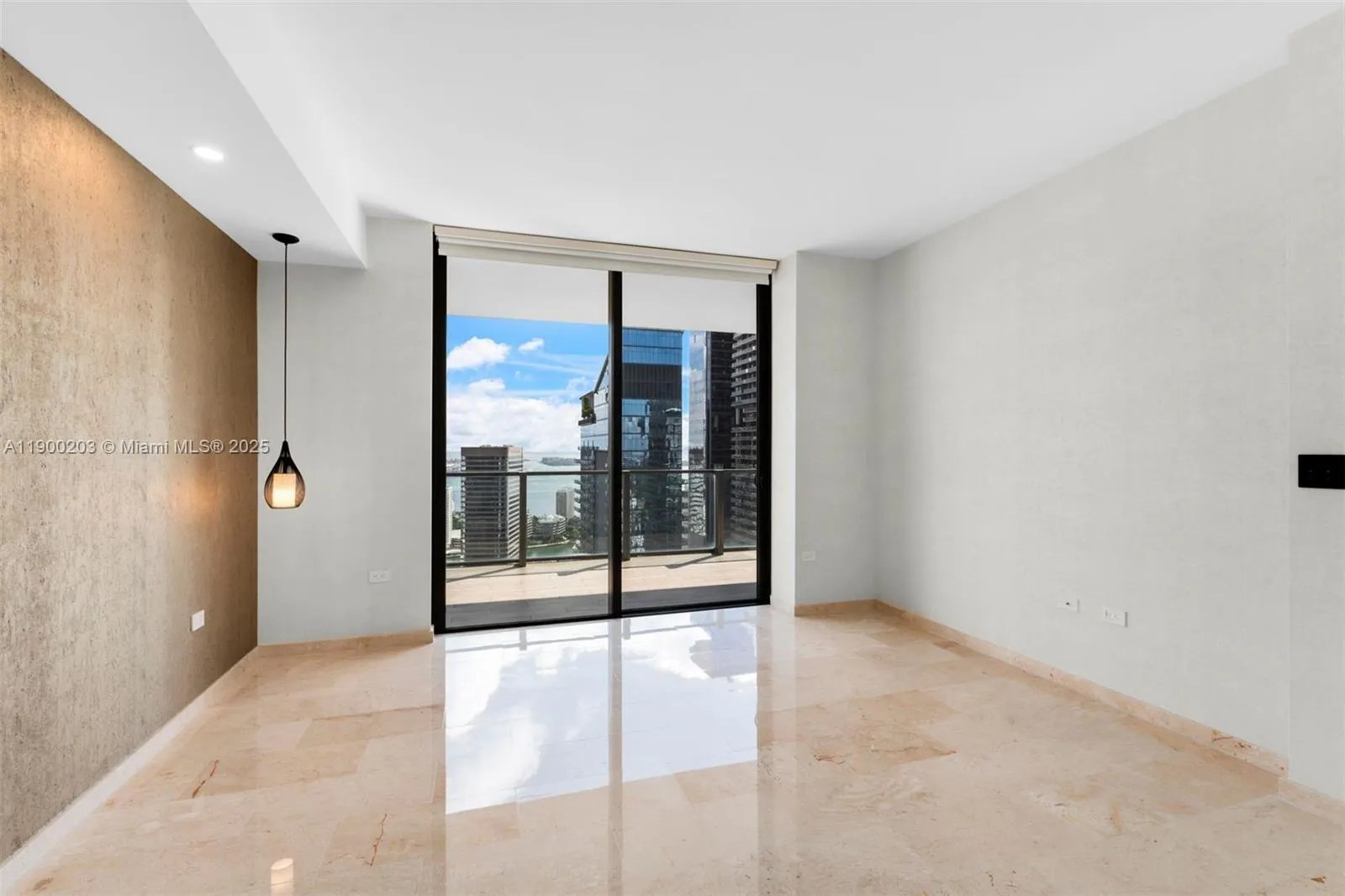 88 SW 7th St, #3907