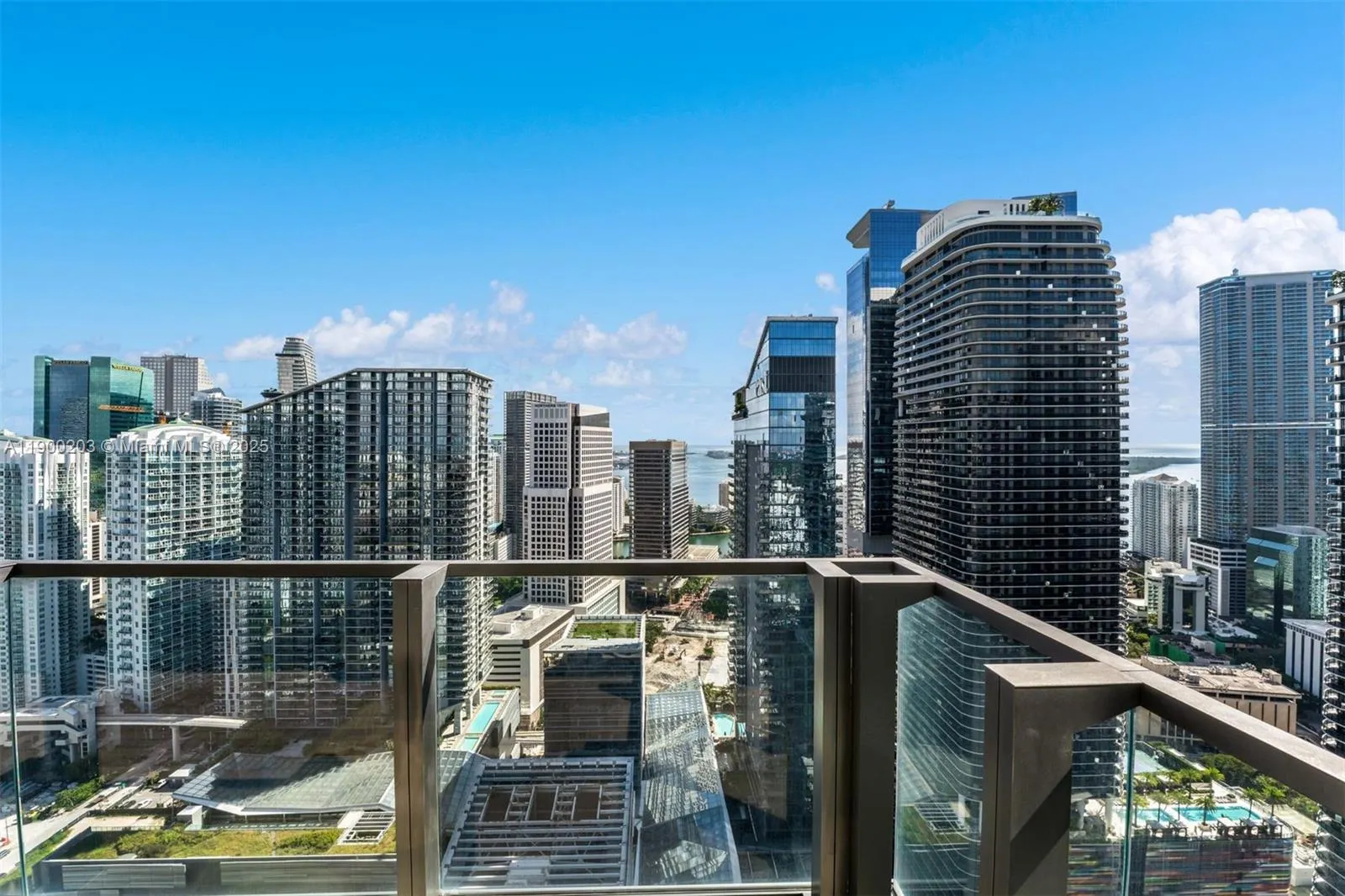88 SW 7th St, #3907