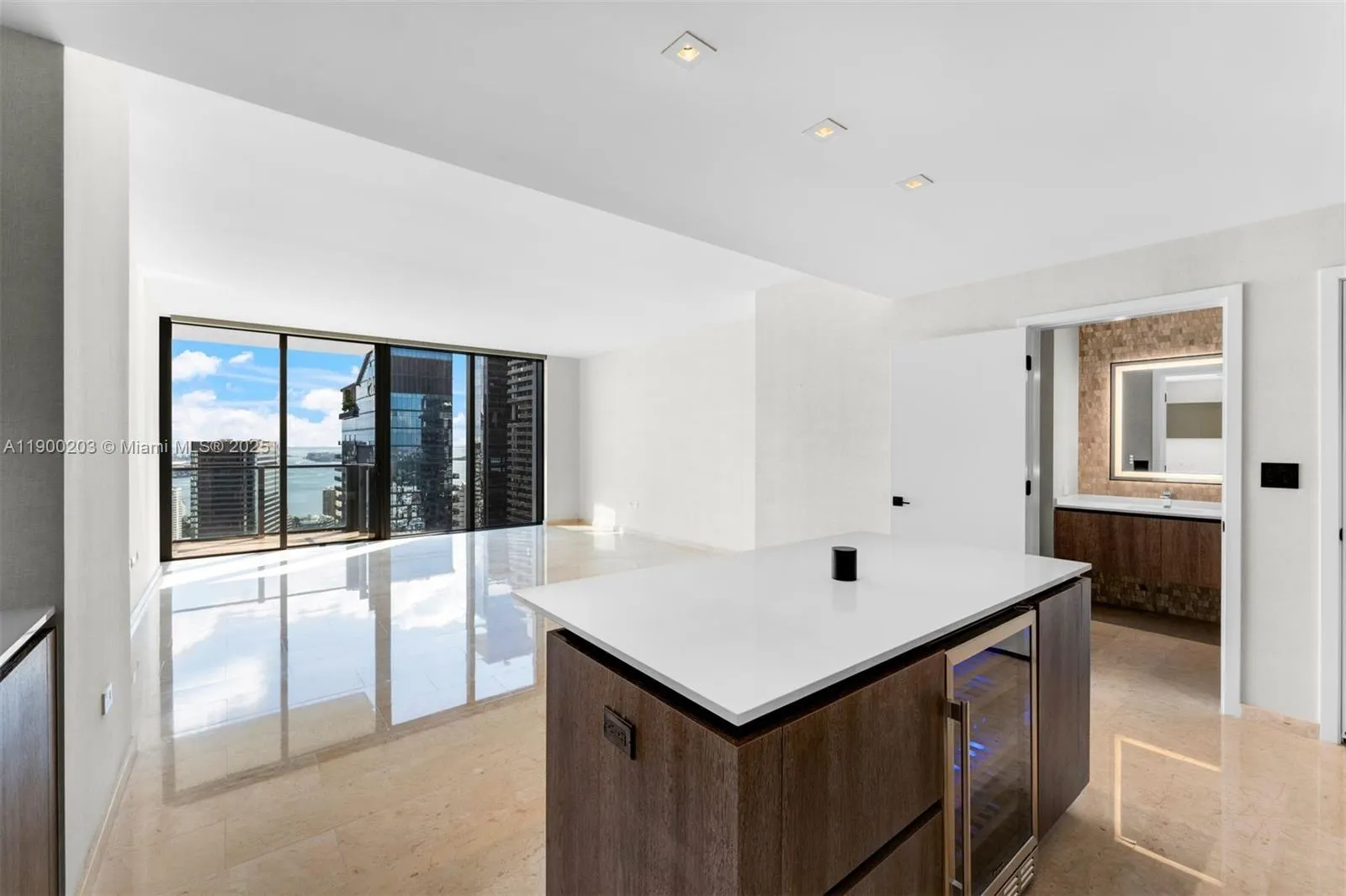 88 SW 7th St, #3907