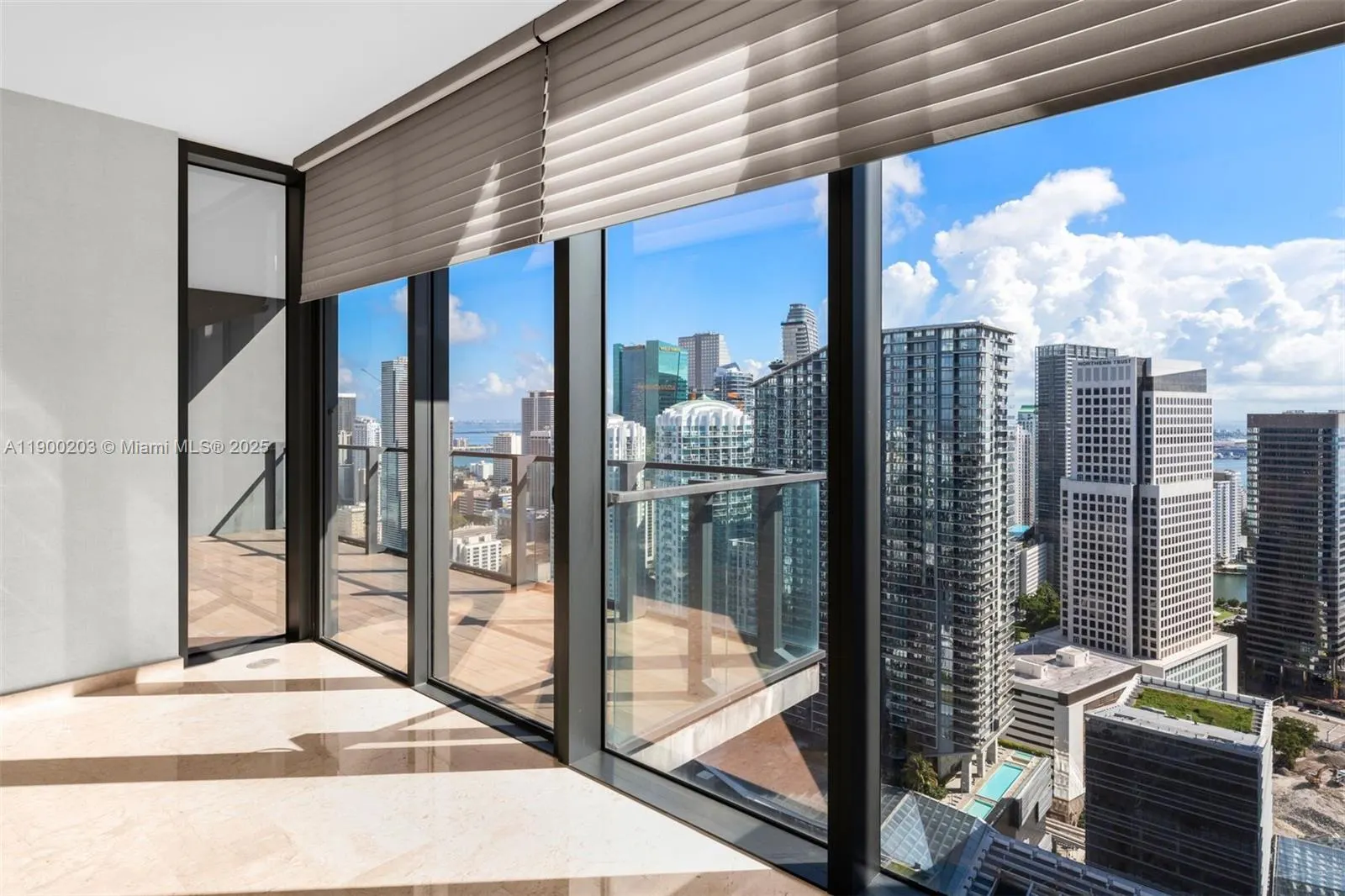 88 SW 7th St, #3907
