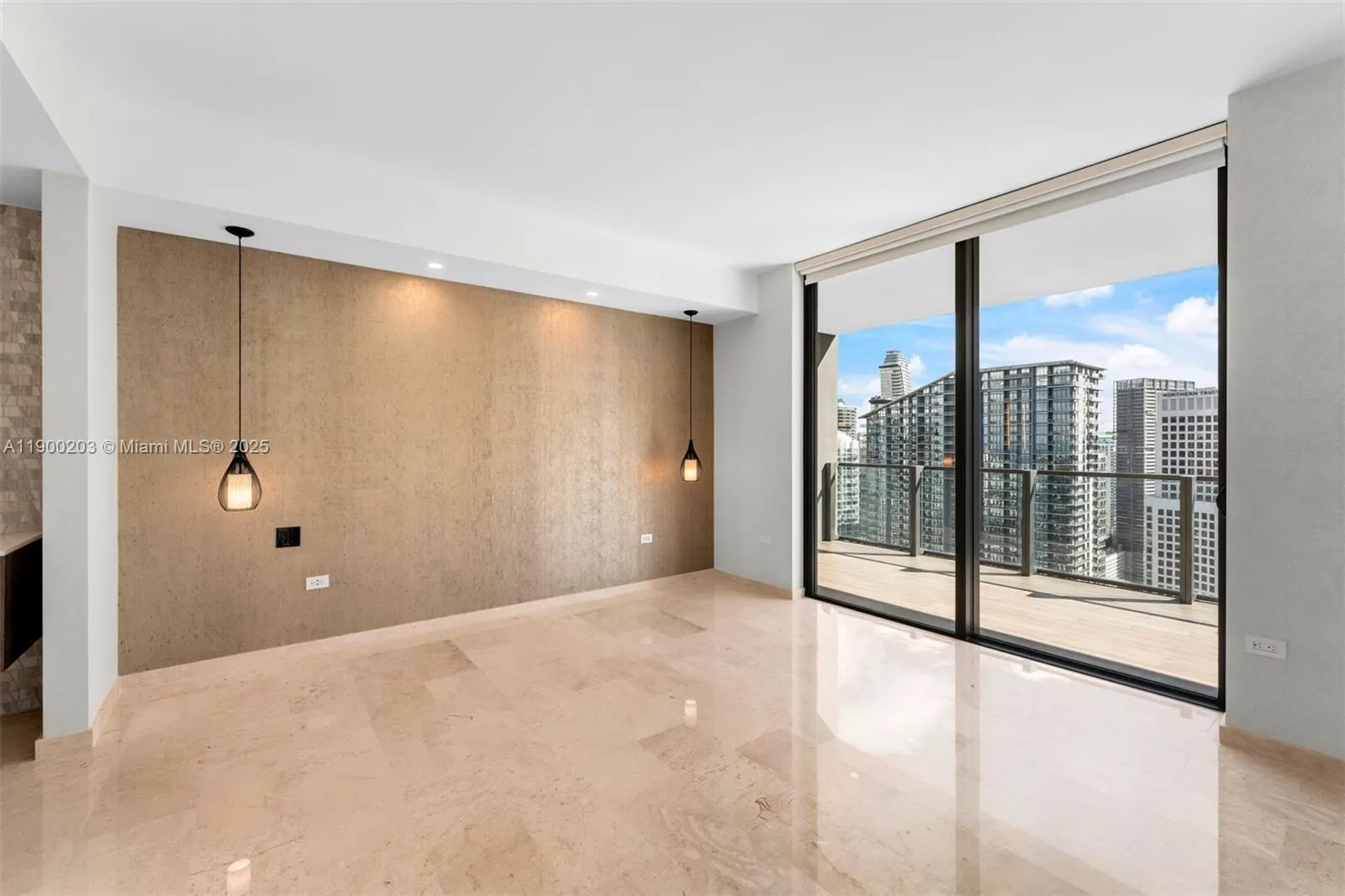 88 SW 7th St, #3907