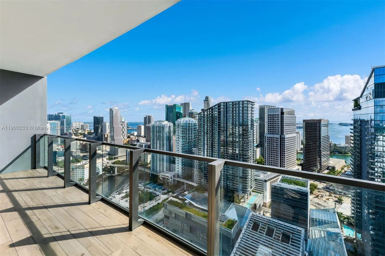 88 SW 7th St, #3907