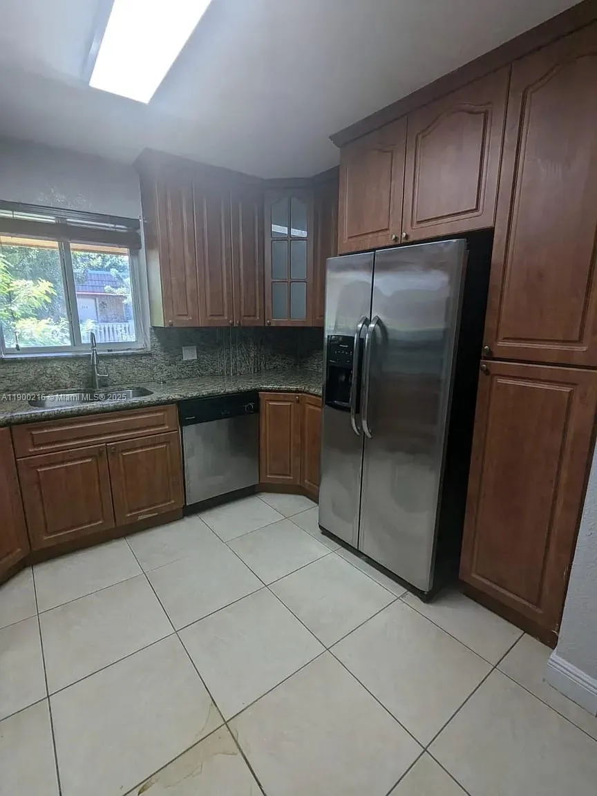 2323 Van Buren St, #207