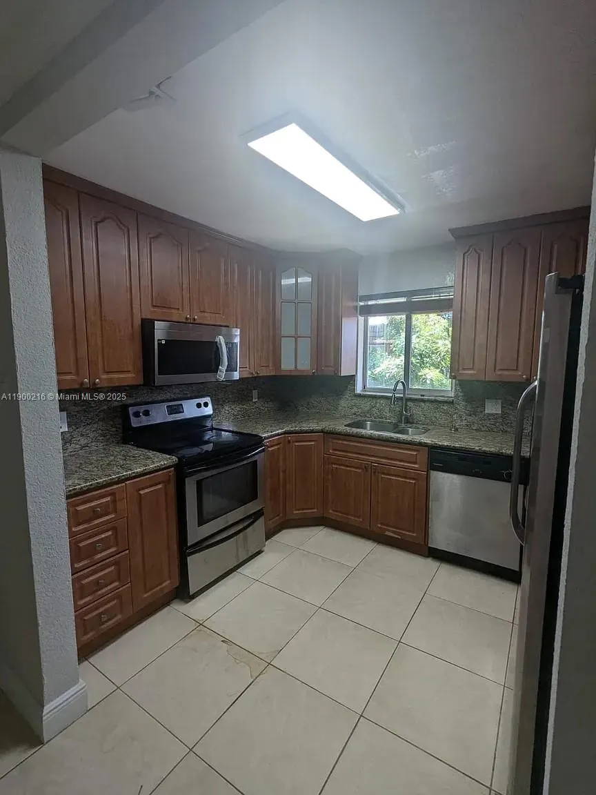 2323 Van Buren St, #207