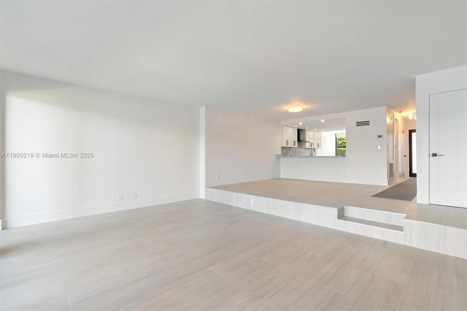 1800 S Ocean Dr, #109