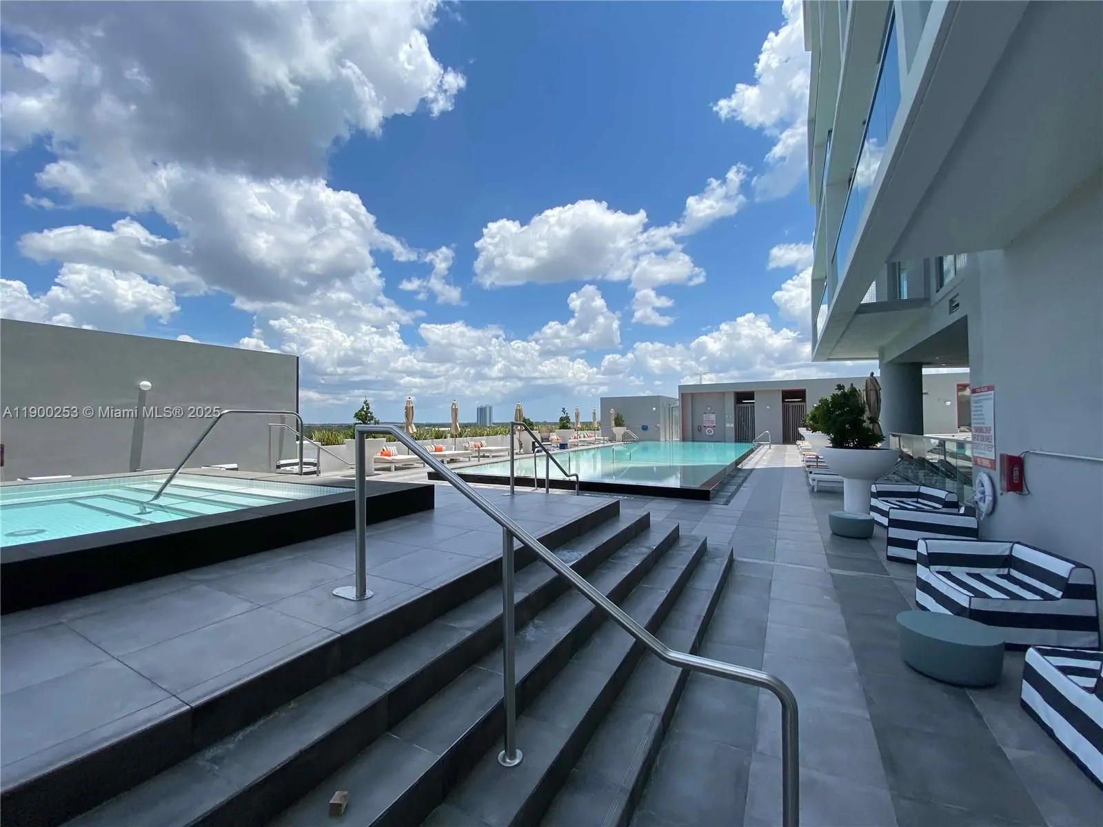 2000 Metropica Way, #408